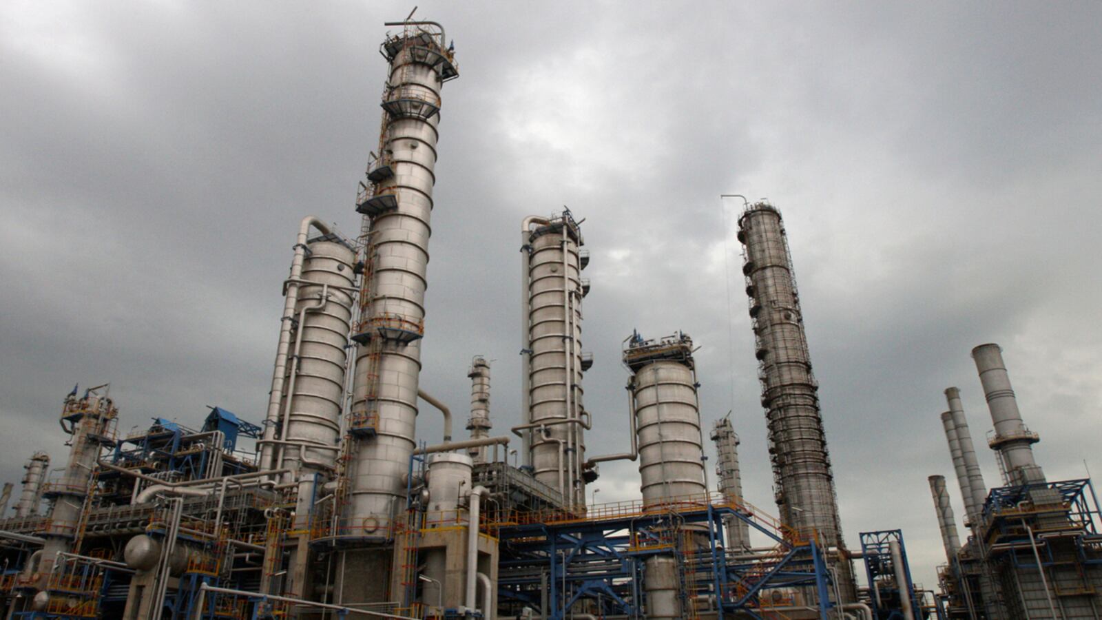 cheats/2012/08/01/u-s-house-passes-new-iran-sanctions/iran-sanctions-oil-banks-us-cheat_jtfcua