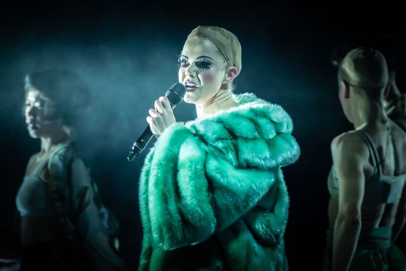 220824-kumar-london-theater-review-cabaret_nzww6g