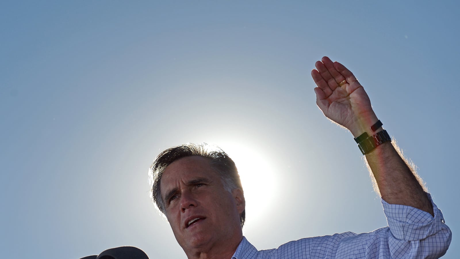 articles/2012/10/31/as-campaign-closes-mitt-romney-peddles-a-bipartisan-myth/mitt-bipartisan-myth-avlon_qykixh