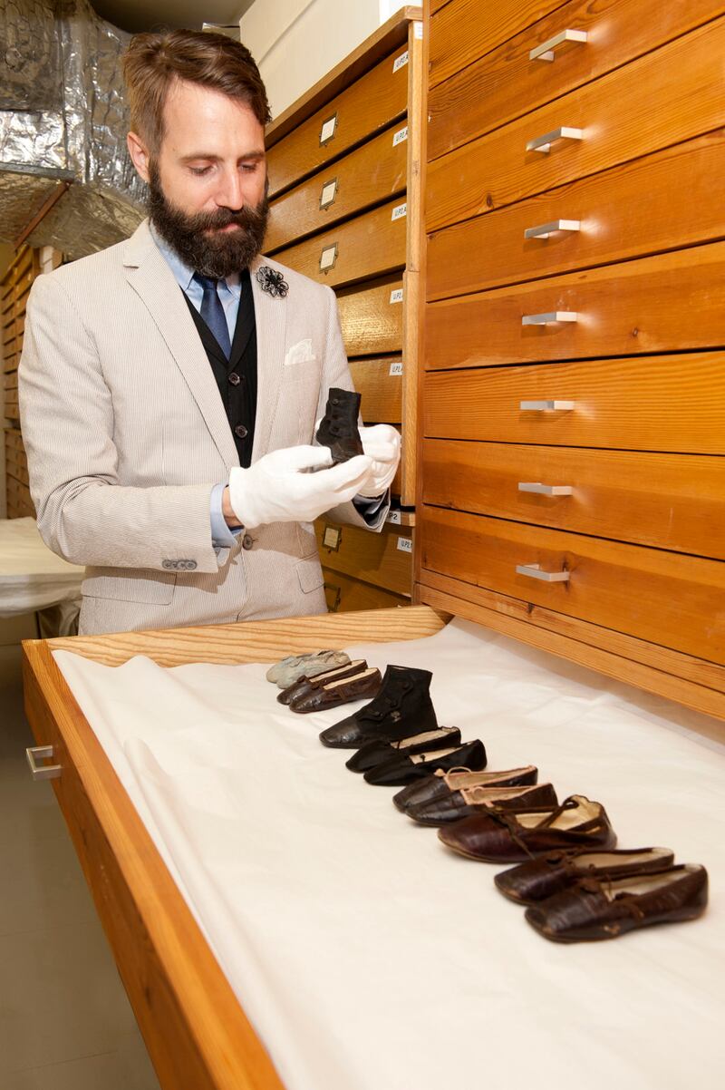 galleries/2013/06/28/bringing-up-royal-baby-infant-regal-gear-through-the-ages-photos/130628-royal-baby-04_lcpsld