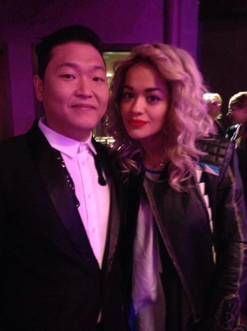 galleries/2013/01/13/lena-dunham-yoko-ono-more-celebrity-twitter-pictures-photos/twitpics-130112-psy_ayoquf