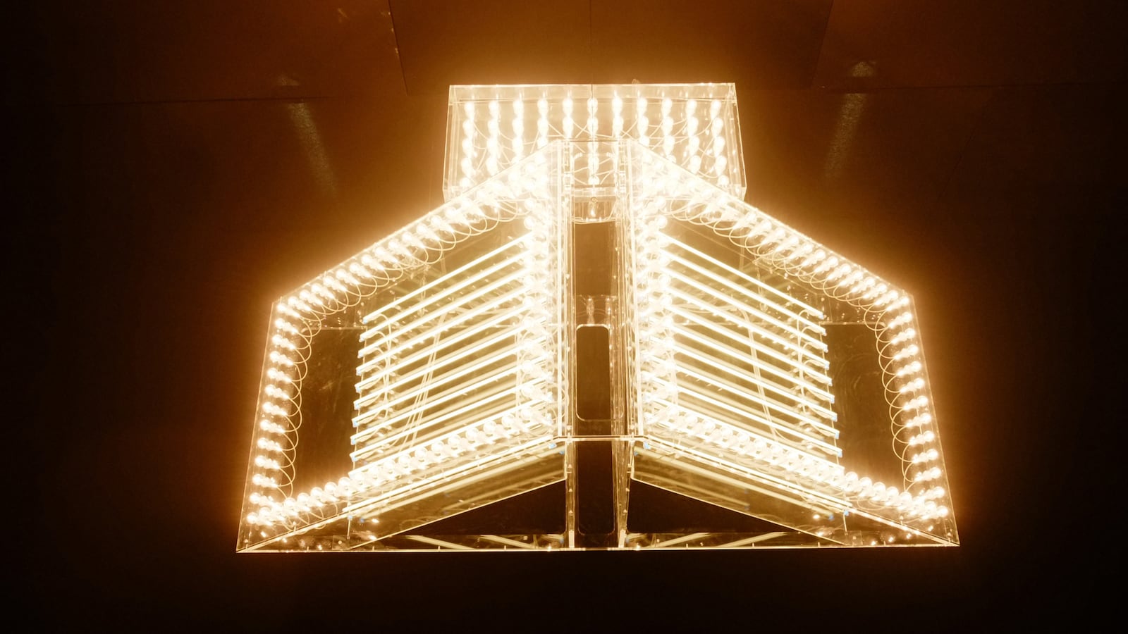 articles/2015/06/29/when-creepy-kids-are-part-of-an-art-show/150628-jones-armory-tease_soixrx