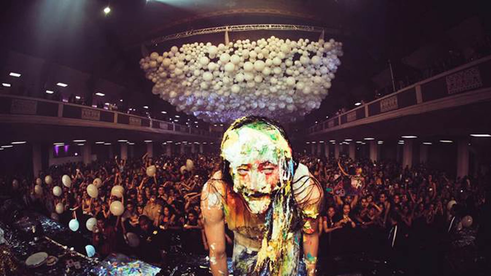 articles/2014/08/08/dj-steve-aoki-to-cake-or-not-to-cake/140807-aoki-cake-tease_sio3kw