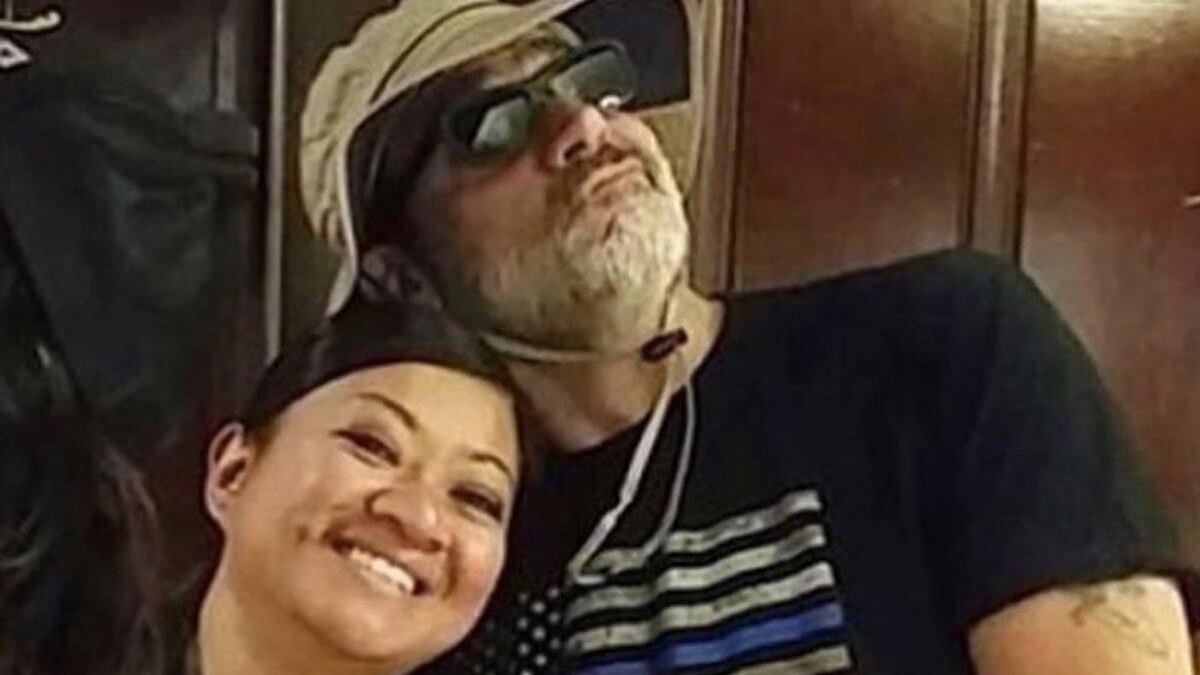 walking-dead-blue-lives-matter-jeffrey-dean-morgan_mqepon