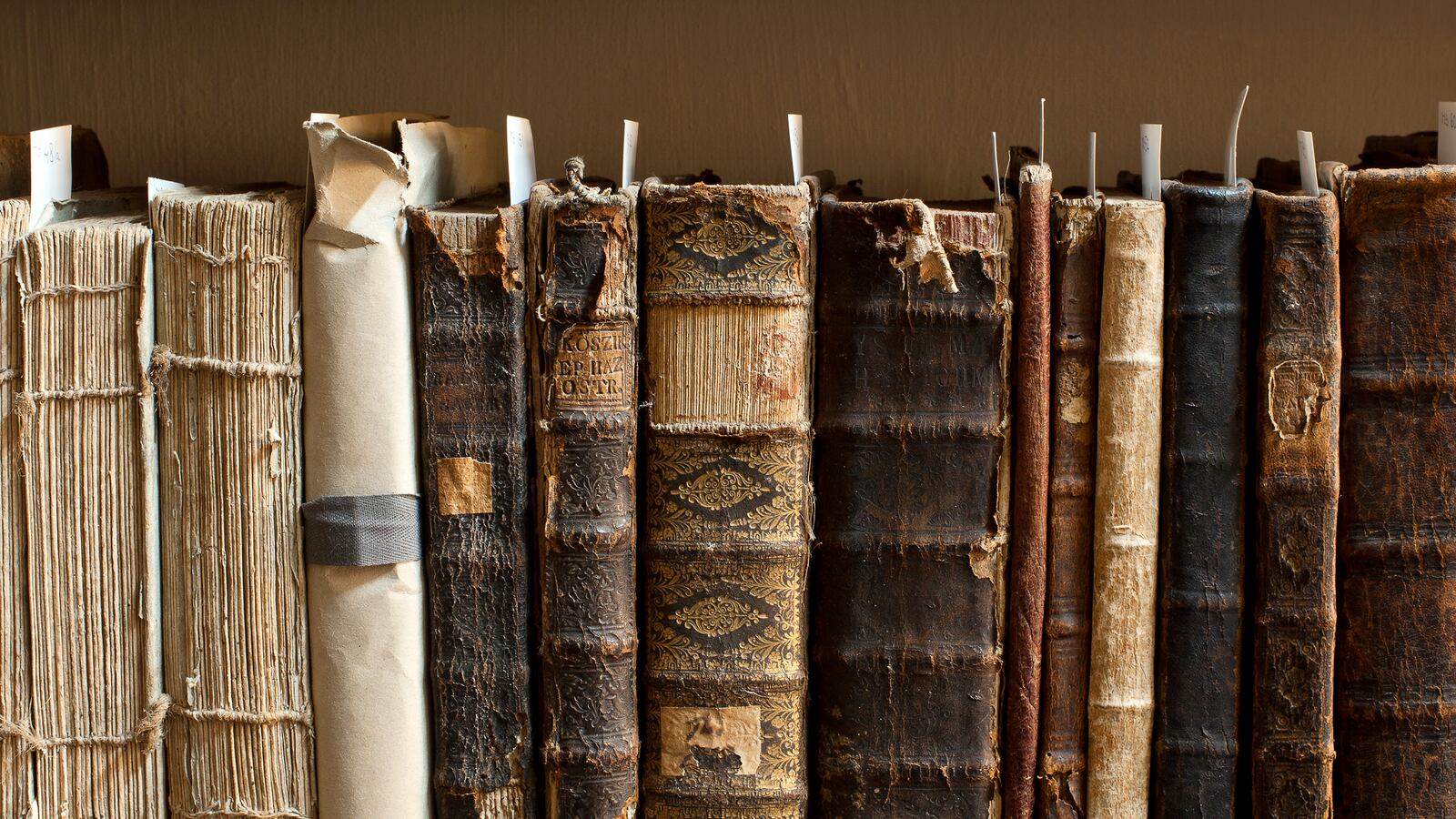 articles/2013/09/20/the-classics-are-dead-long-live-the-classics-mary-beard-s-new-book/130919-classic-books-tease_fhmcj4