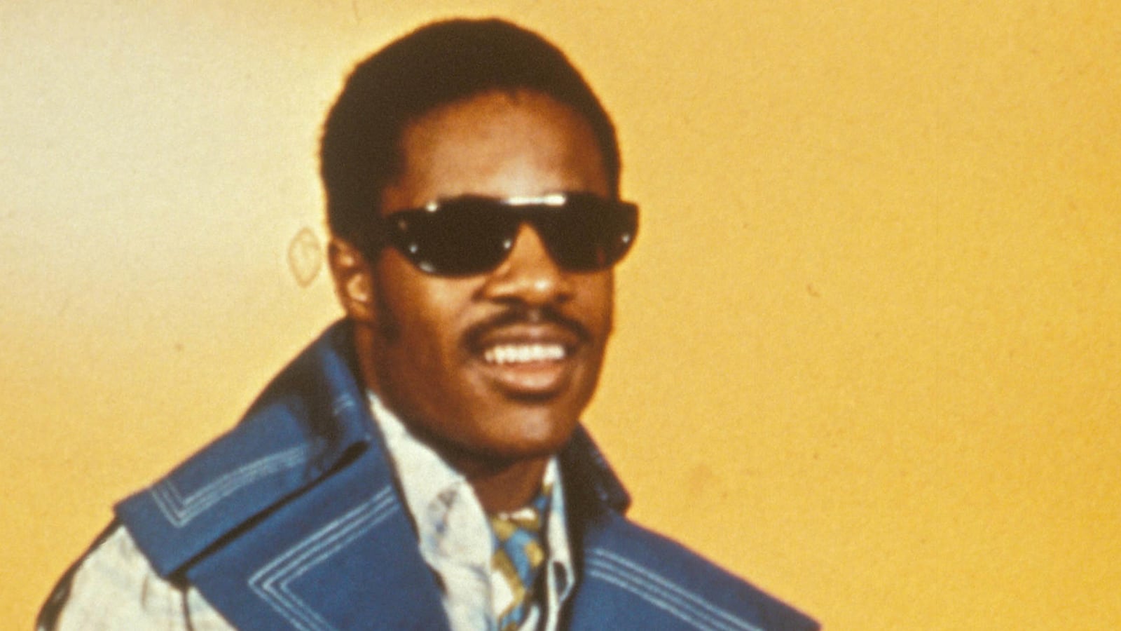 articles/2015/09/21/is-stevie-wonder-cheating-a-dead-man/150921-nestel-wonder-tease2_yzkedw