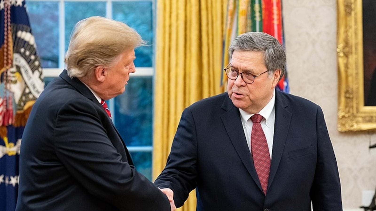 800px-Donald_Trump_and_William_Barr_ufmvg8