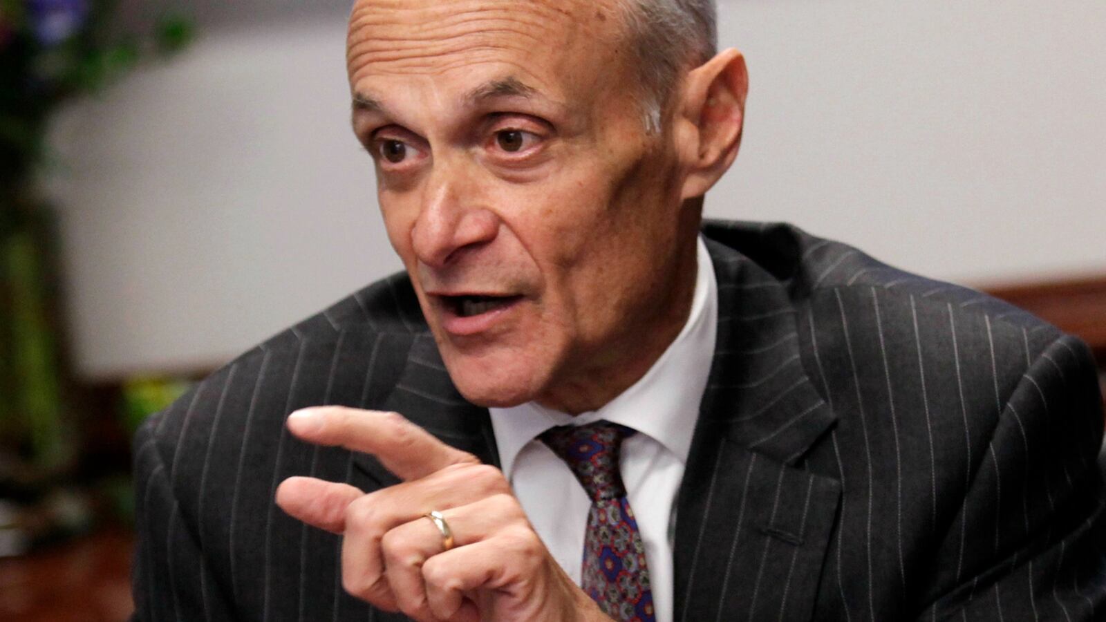 cheats/2016/10/03/whitewater-prosecutor-backs-hillary/161003-chertoff-hillary-cheat_pnuznj