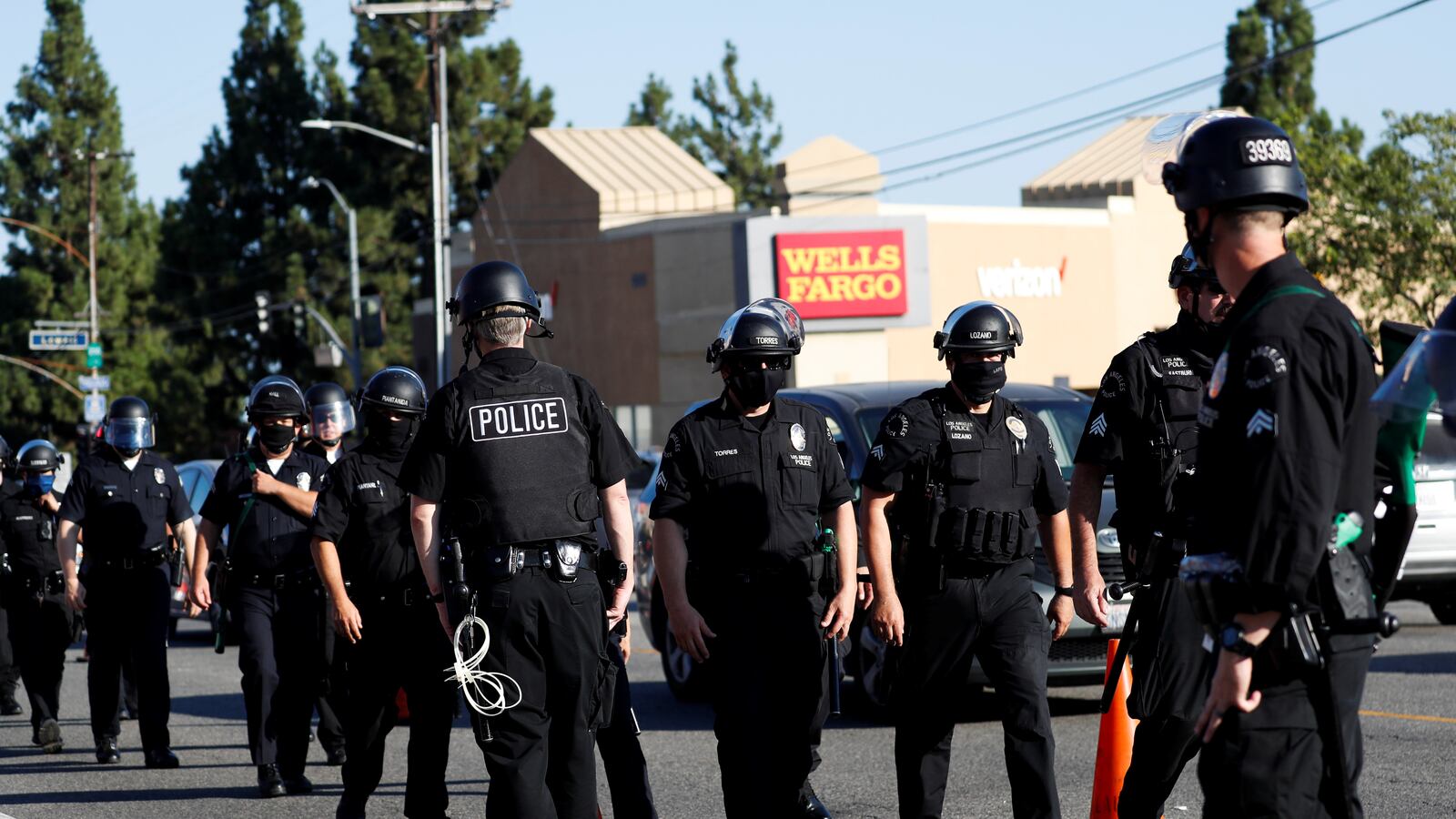 2020-08-29T005547Z_1767473098_RC2CNI97Y749_RTRMADP_3_USA-ELECTION-PROTESTS-LOS-ANGELES_xkwezw