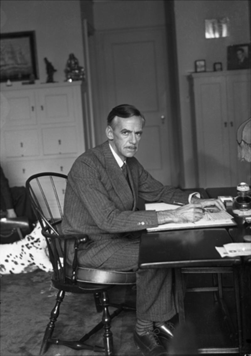 galleries/2012/02/15/whitney-houston-and-other-stars-who-died-in-hotels-photos/stars-died-in-hotels-oneill_dkwxaw