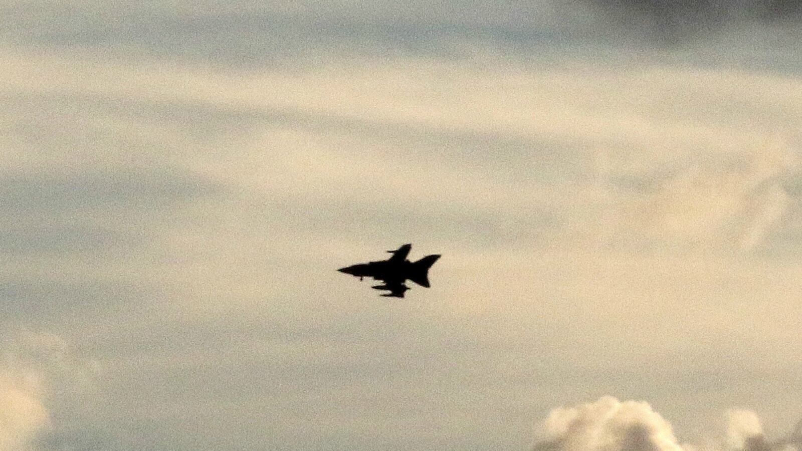 cheats/2015/12/02/uk-launches-isis-airstrikes-after-vote/151202-british-isis-cheat_qdgltq