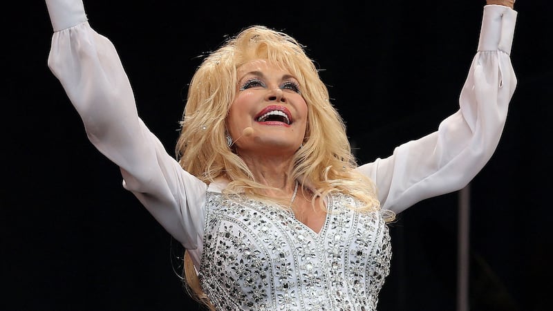 FILE PHOTO: American country music star Dolly Parton performs on the Pyramid Stage at Worthy Farm in Somerset, during the Glastonbury Festival June 29, 2014. REUTERS/Cathal McNaughton (BRITAIN - Tags: ENTERTAINMENT SOCIETY)/File Photo