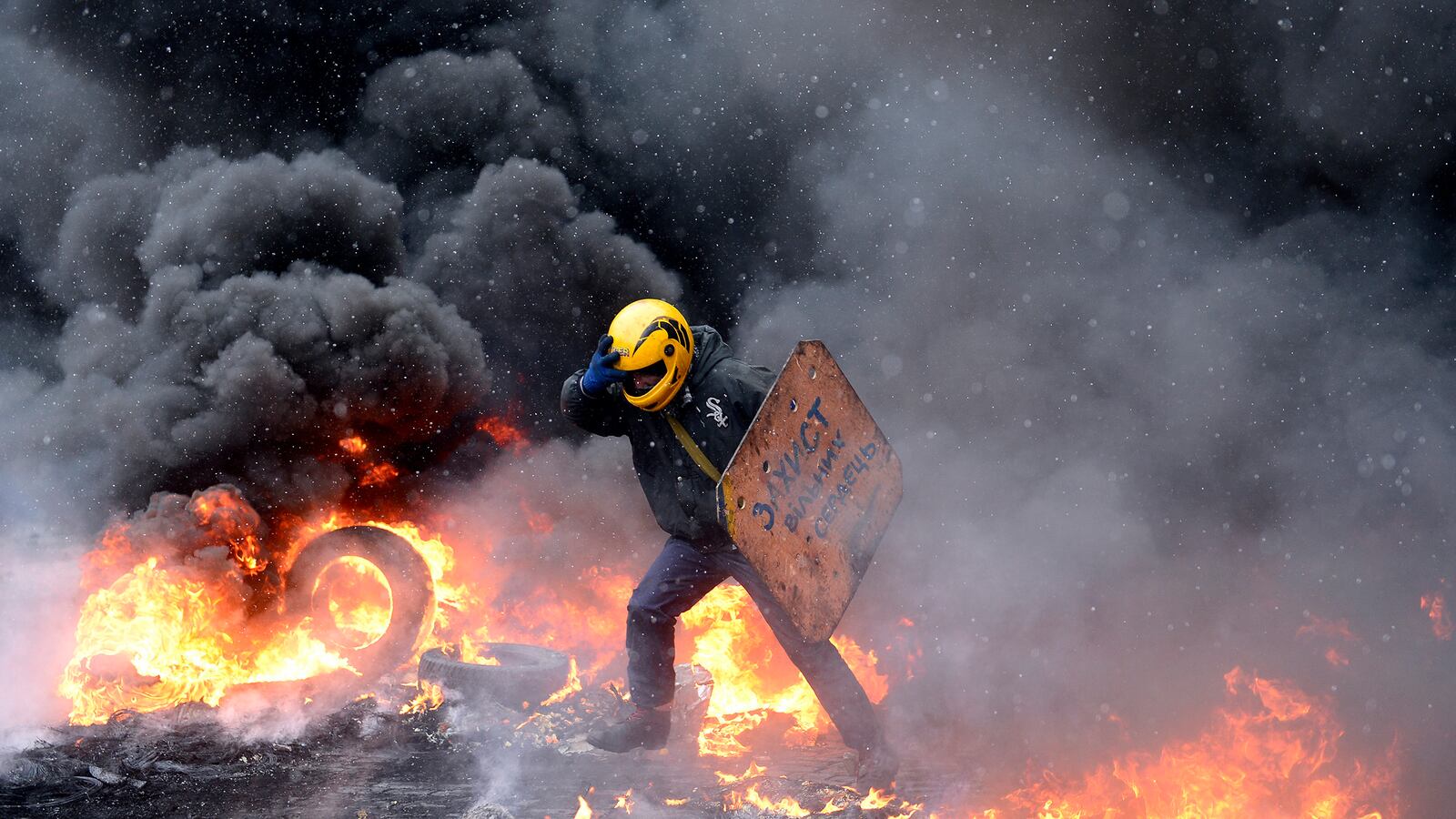 cheats/2014/01/22/kiev-protests-become-deadly/140122-kiev-cheat_d4hhov