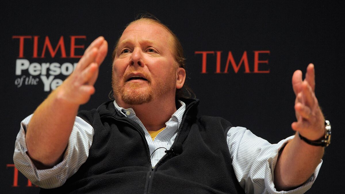 cheats/2011/11/10/mario-batali-ticks-off-bankers/mario-batali-compares-bankers-to_hitler-stalin-cheat_qyyrjx