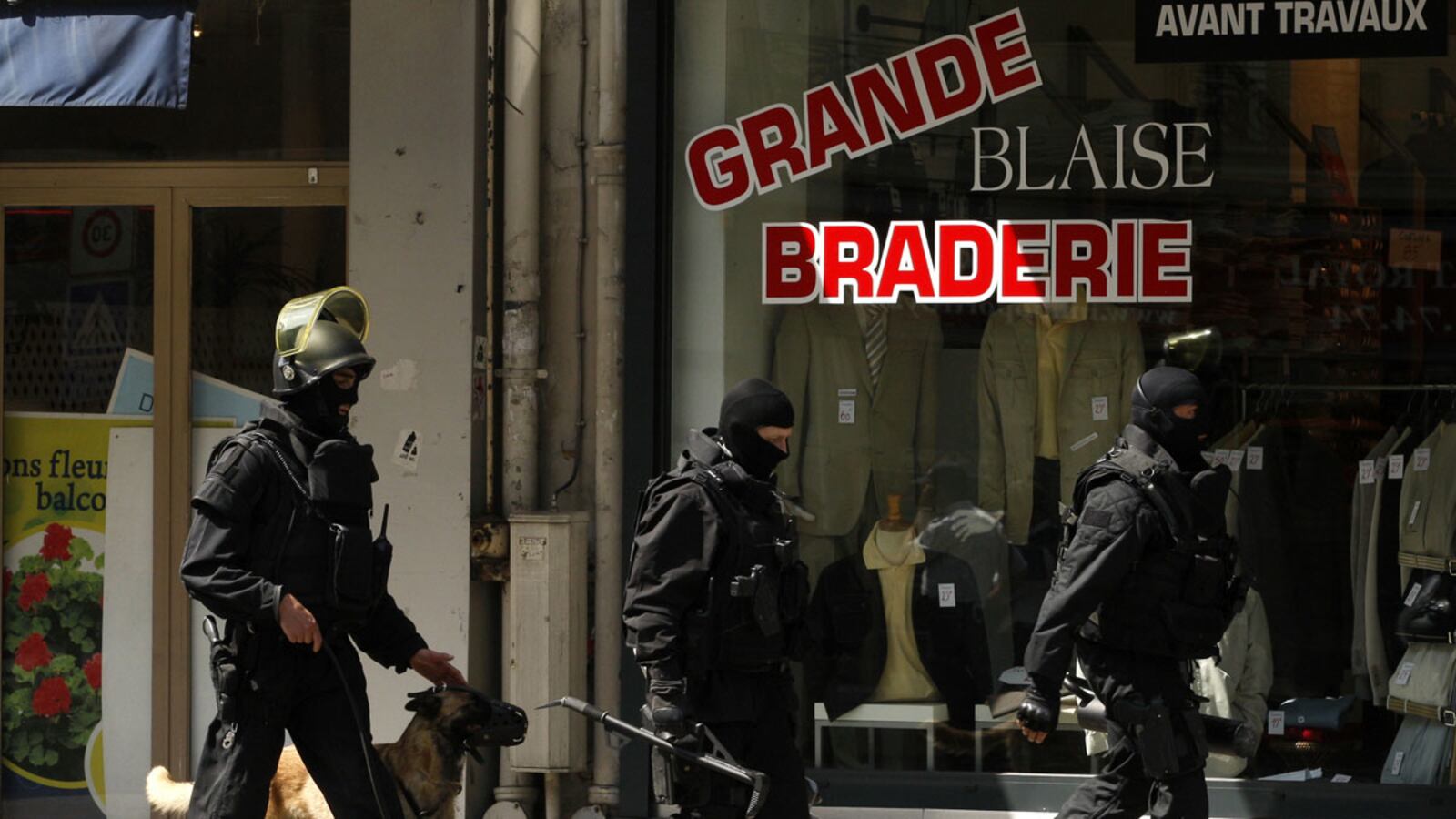 cheats/2014/08/18/paris-gunmen-steal-300k-from-saudi-prince/140818-paris-robbery-cheat_hqtltu
