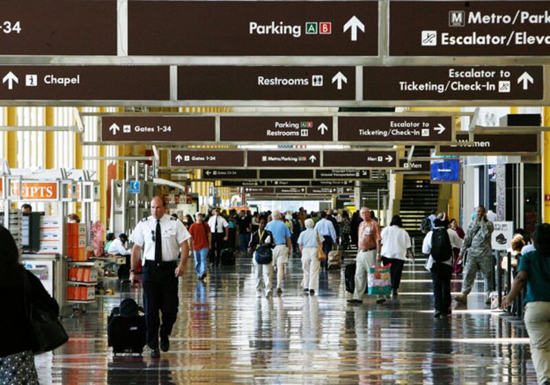 galleries/2009/11/19/america-s-airports-ranked-from-first-to-worst/airports---13-ronald-reagan-washington-national-airport_snhg1x