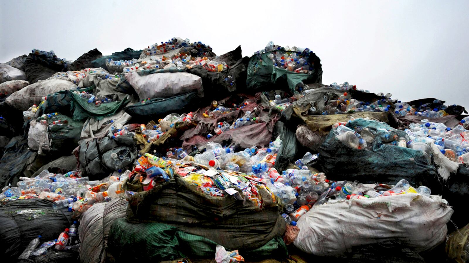 galleries/2012/05/01/garbology-our-dirty-love-affair-with-trash-photos/garbology-tease-intro_vpwh1w