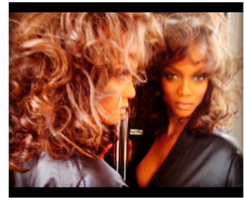 galleries/2013/12/08/kimye-britney-spears-and-the-week-s-best-celebrity-selfies-photos/tyra_b27p0t