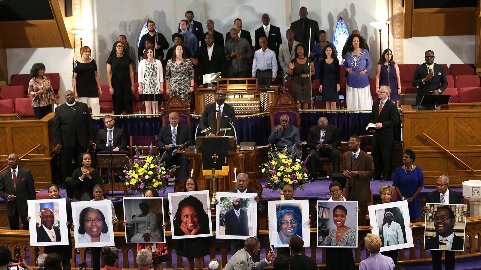 galleries/2015/06/18/charleston-church-shooting-aftermath-photos/150619-charleston-shooting-8_wwjd7a