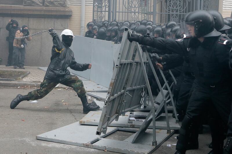 galleries/2013/12/03/ukraine-explodes-in-violence-protesters-call-for-yanukovych-to-resign-photos/131202-ukraine-protest6_t4rvzo