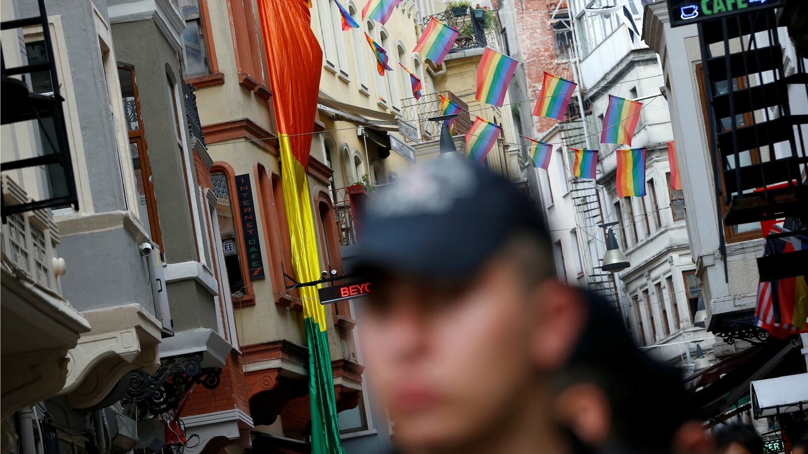 170624-istanbul-gay-pride-banned-cheat_jvvj7c