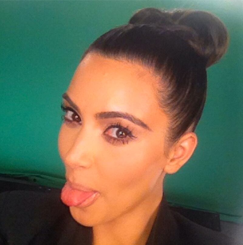 galleries/2012/08/05/kim-kardashian-mc-hammer-more-celebrity-twitter-pictures-photos/twitpics-120802-kardashian_ukylgi