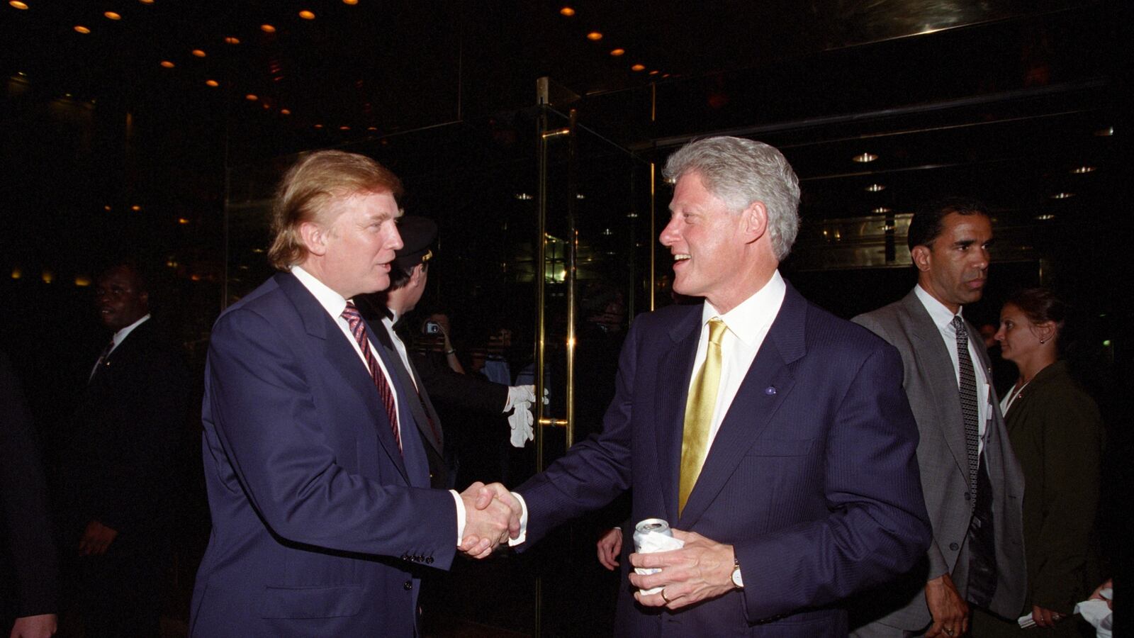 cheats/2016/12/20/bill-clinton-and-trump-trade-barbs-on-twitter/161220-bill-clinton-trump-cheat_oal6ih