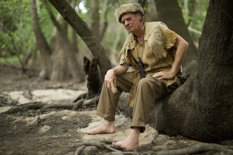 articles/2015/09/08/live-free-or-die-these-re-wilders-thrive-off-a-technology-free-existence/150825-jones-rewilder-tease_updoir