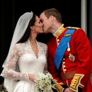 Britain's Prince William and his wife Catherine, Duchess of Cambridge, kiss on the balcony at Buckingham Palace, watched by bridemaids Grace van Cutsem (L), Margarita Armstrong-Jones and pageboy Tom Pettifer, after their wedding in Westminster Abbey in London, Britain, April 29, 2011. Picture taken April 29, 2011. REUTERS/Dylan Martinez SEARCH "REUTERS PICTURES 40th ANNIVERSARY COLLECTION" FOR THIS PACKAGE