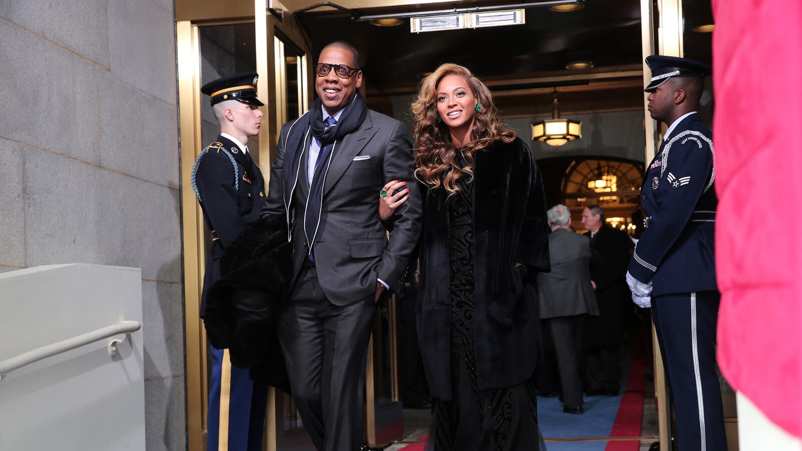 cheats/2013/02/24/jay-z-obama-s-new-problem/130121-jayz-beyonce-inauguration-01_fyukxw