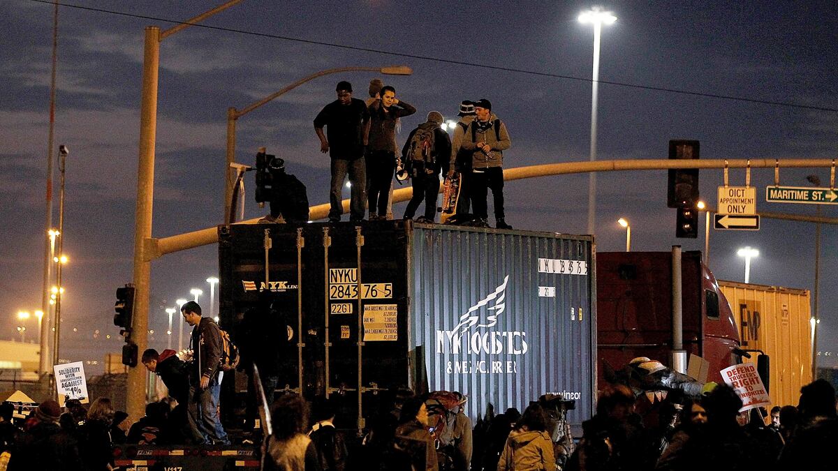 cheats/2011/12/13/salon-to-ows-cool-it-with-the-port-shutdowns/occupy-oakland-blocks-port-cheat_ogsfek