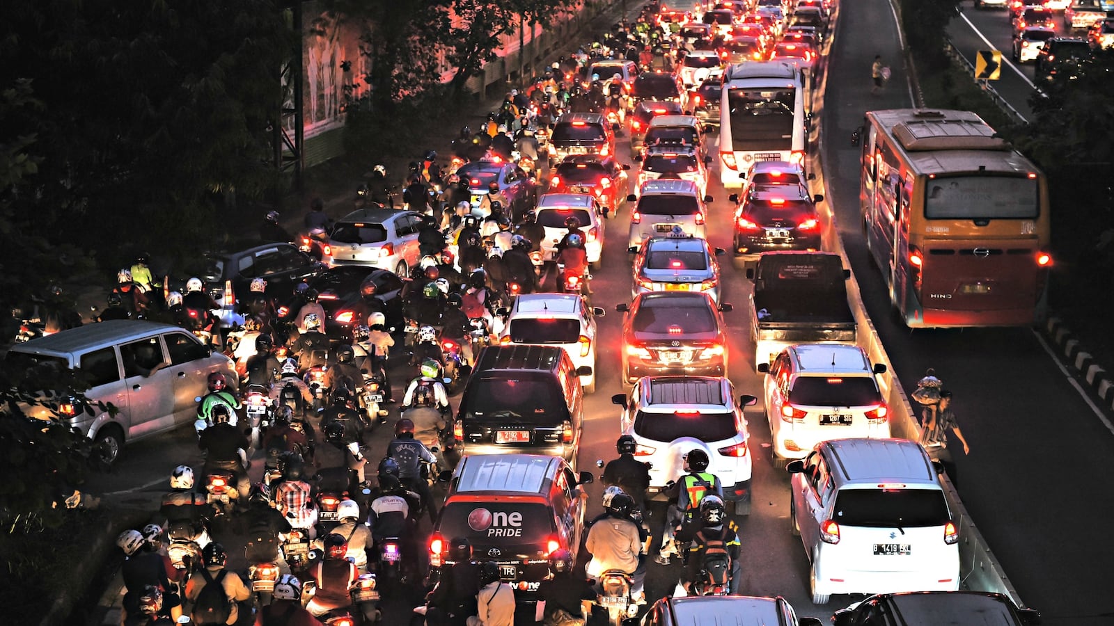 cheats/2016/07/08/12-die-in-massive-indonesian-traffic-jam/160708-indonesia-traffic-jam-cheat_w1wxmm