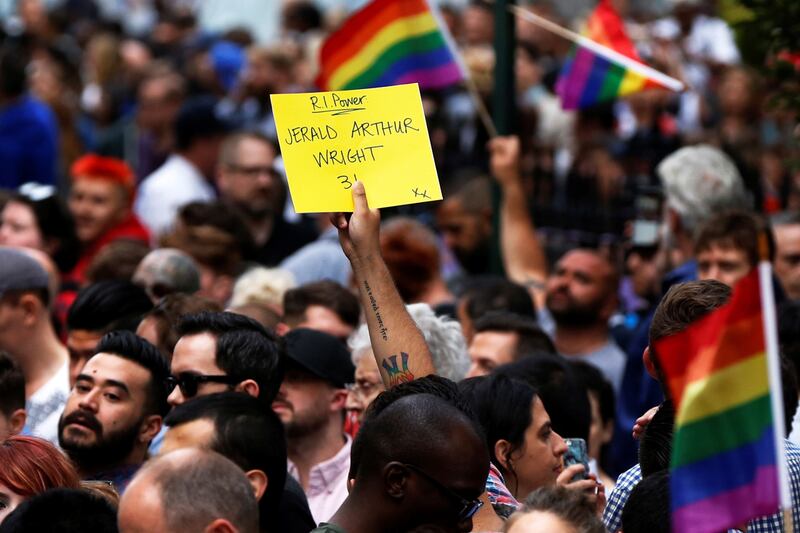 galleries/2016/06/13/mourning-orlando-s-mass-lgbt-murder/160613-orlando-vigil3a_burcmk