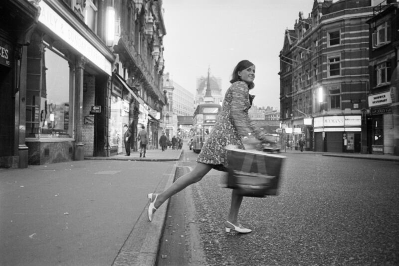 galleries/2011/10/07/evolution-of-the-handbag-photos/handbag-trends-tote_pk3tmh