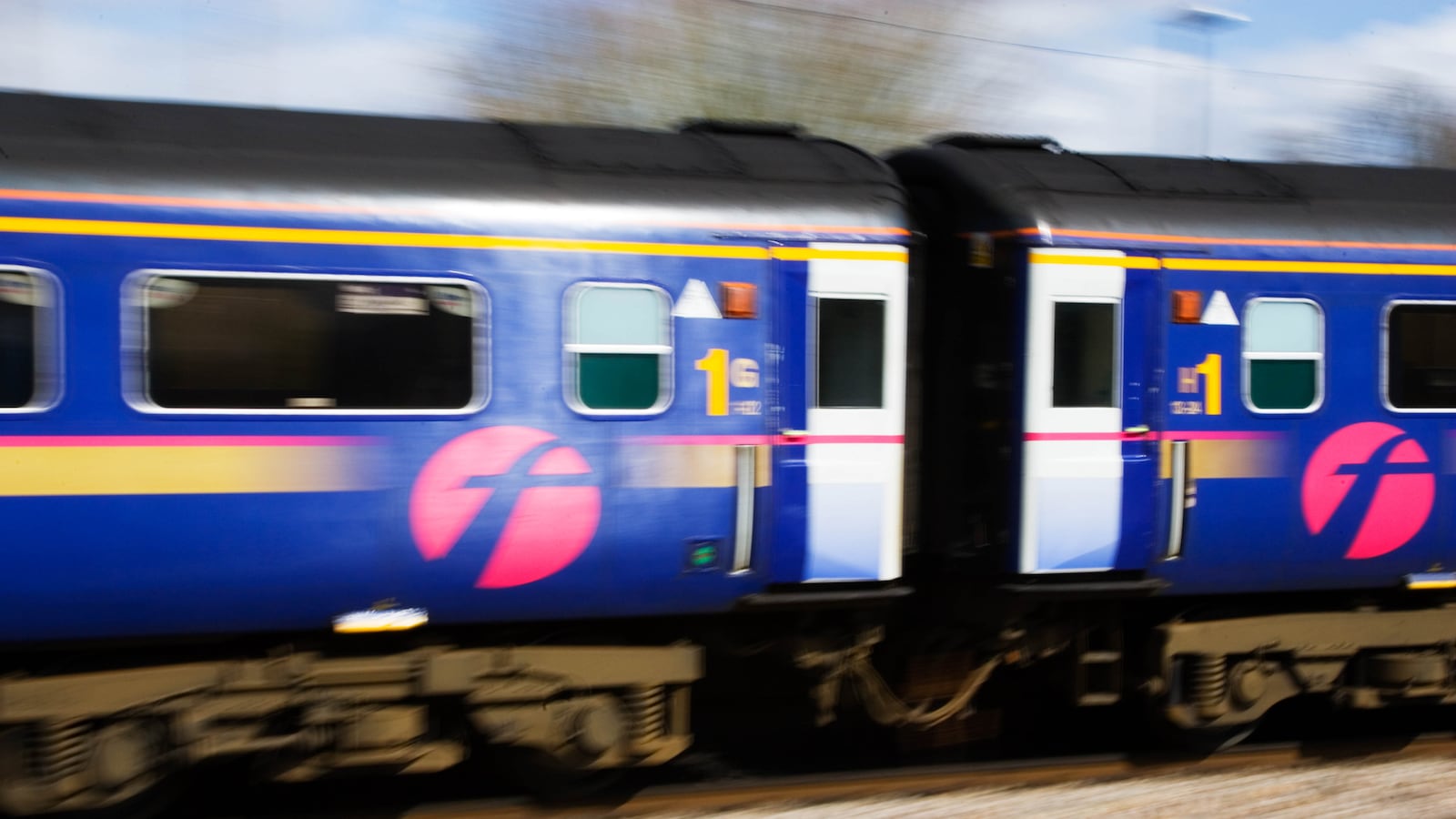 articles/2014/04/24/he-s-got-a-ticket-to-write-or-how-a-late-train-produced-a-novel/140423-utton-train-novel-tease_x3ijsg