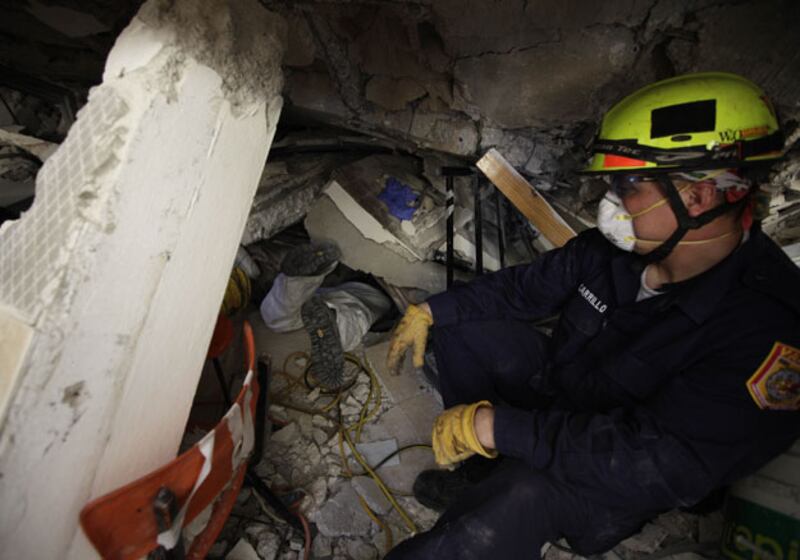 galleries/2010/01/14/helping-haiti/help-in-haiti-14_nlvh2i