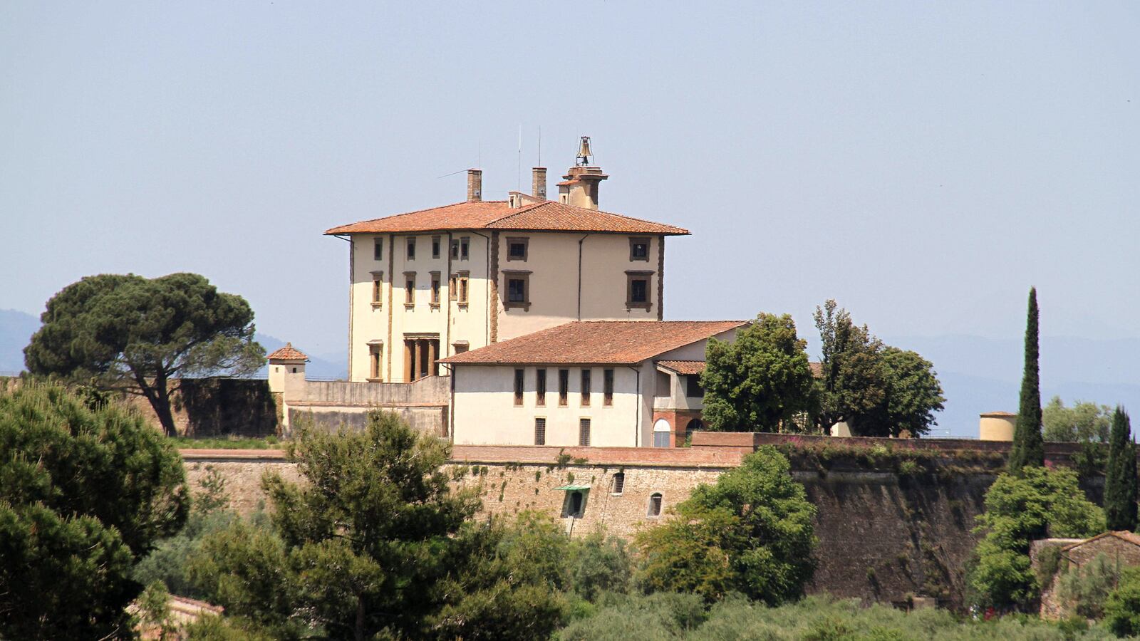 cheats/2014/05/25/kimye-weds-in-lavish-italian-affair/140520-kimye-wedding-cheat_tpwcz9