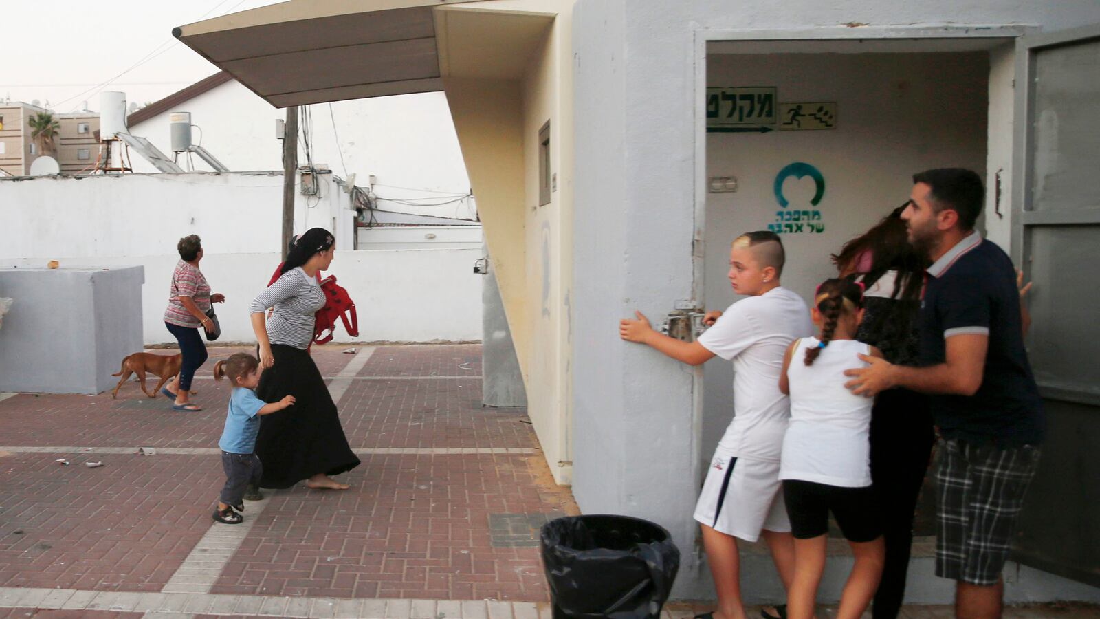 articles/2014/07/09/how-i-got-used-to-gaza-rockets/140709-frum-israel-tease_bmhxco