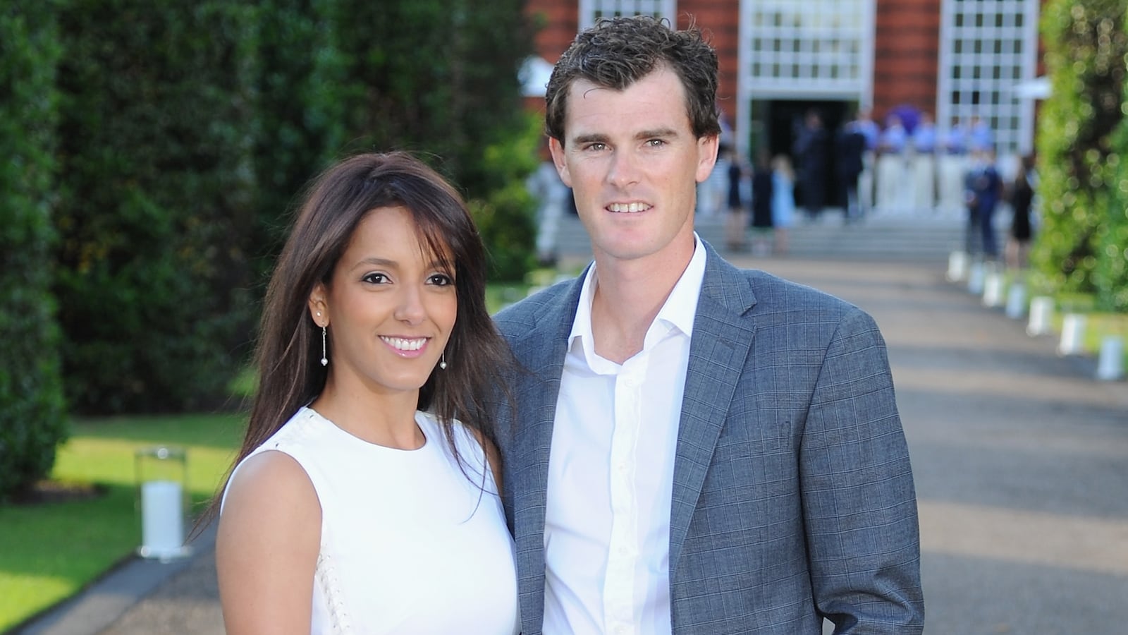 Jamie Murray and Alejandra Gutierrez posing for a picture.