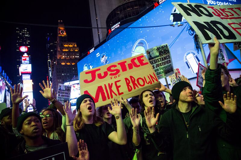 galleries/2014/11/26/day-2-ferguson-protesters-take-to-the-streets-across-the-u-s-photos/141125-ferg-14_u09ysd
