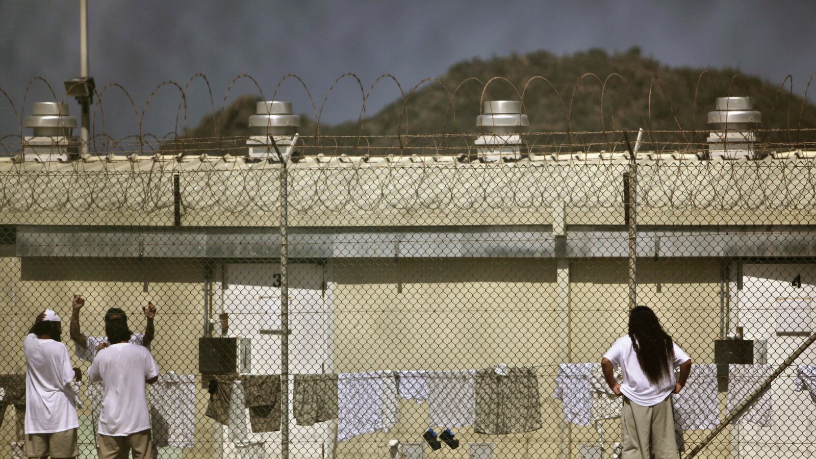 cheats/2015/11/15/five-guantanamo-detainees-sent-to-uae/151115-gitmo-5-detainees-uae-cheat_xpnsk1