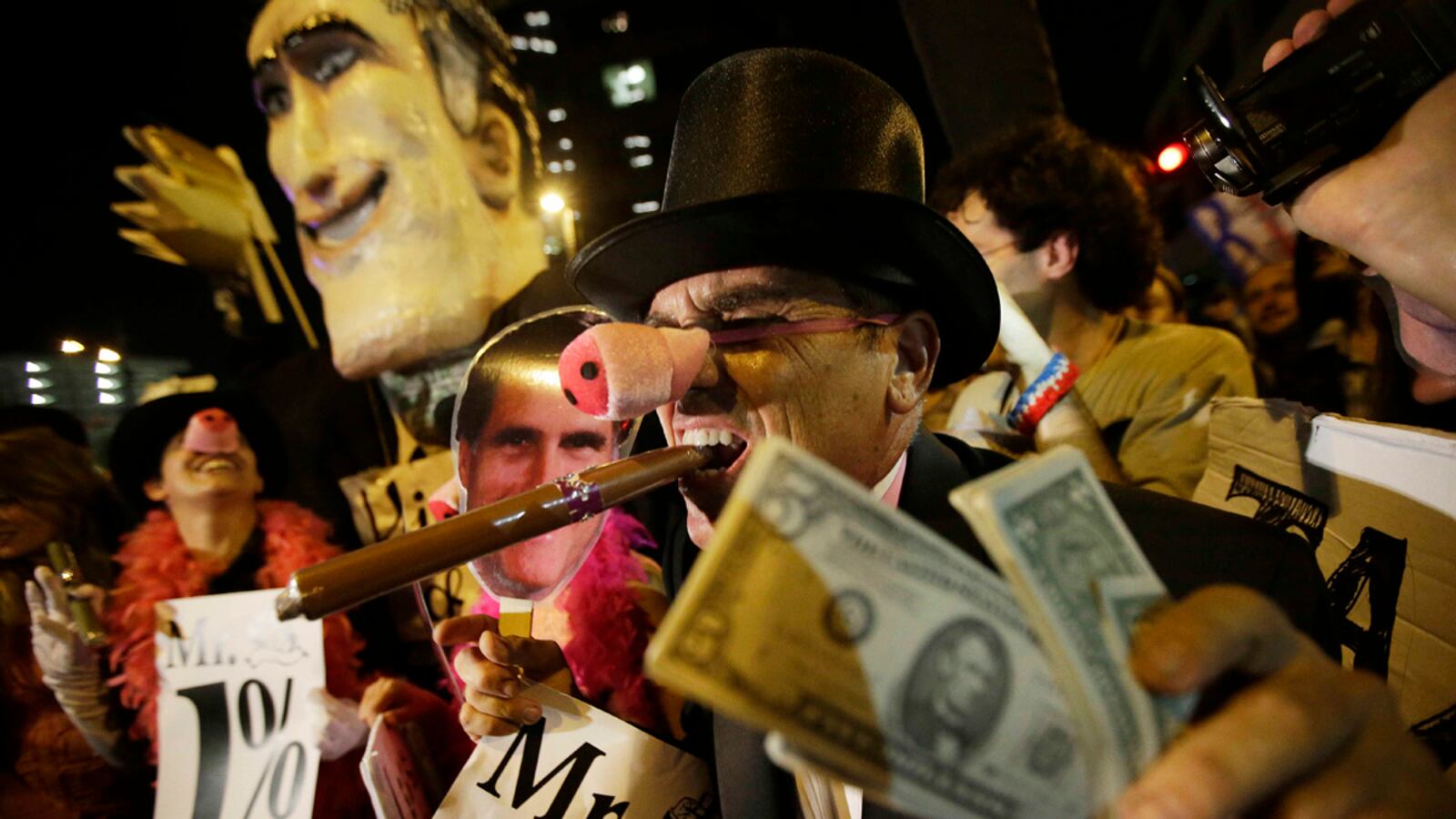 articles/2012/08/31/protesters-say-they-were-successful-in-tampa-despite-low-turnout/waddell-protests-rnc-last-night-tease-embed_jkm9x5