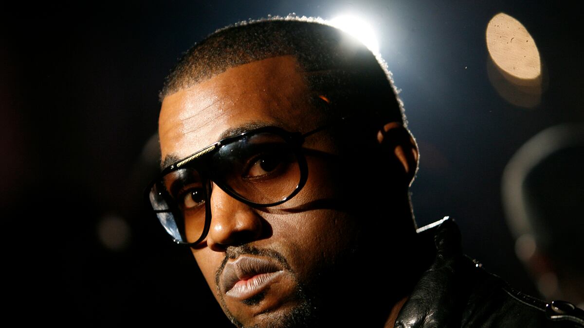 articles/2016/11/20/kanye-west-loses-his-mind-calls-out-beyonce-and-jay-z-before-storming-out-of-concert/161118-kanye-west-trump-cheat_v2bpou