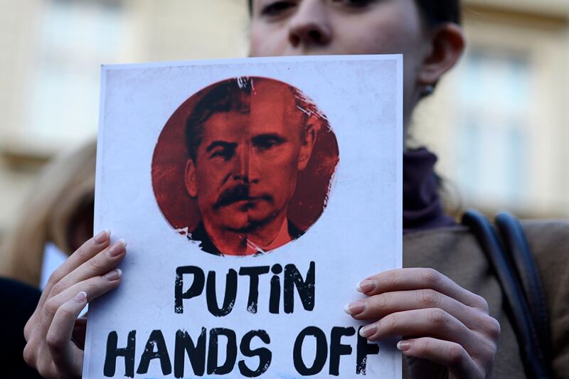 articles/2014/07/24/u-s-military-chief-compares-putin-s-ukraine-move-to-stalin-s-invasion-of-poland/140724-rogin-stalin-putin-tease_hlvjv8