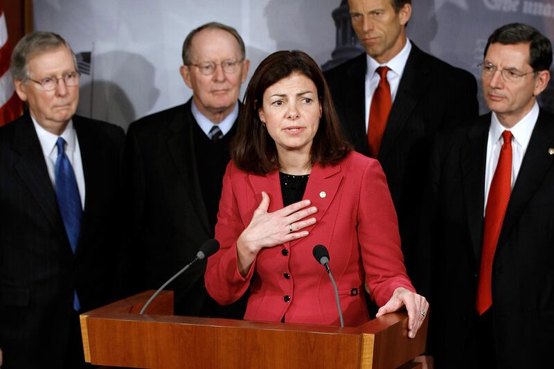 galleries/2011/12/12/rising-star-democrats-of-2012/01-Kelly-Ayotte-cheat_hecphx