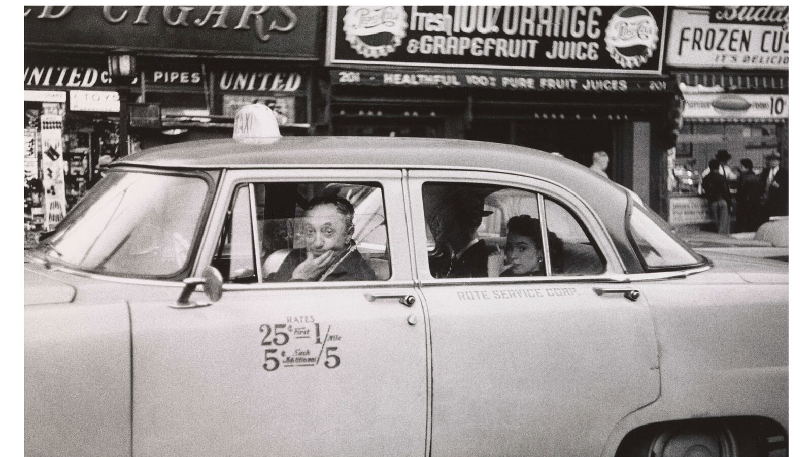 articles/2017/02/05/how-diane-arbus-s-photographs-capture-the-heart-of-new-york/170205-teeman-diane-arbus-sfmoma-tease_lpxigg