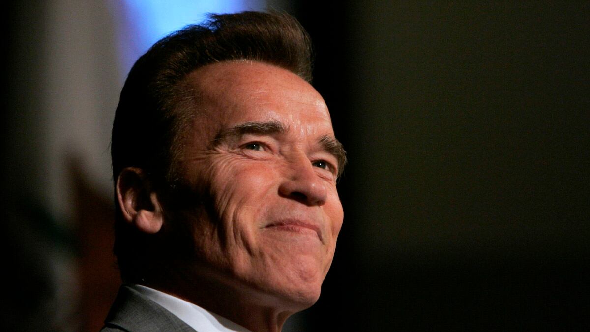 cheats/2012/01/04/schwarzenegger-wears-wedding-ring/arnold-schwarznegger-museum-cheat_zflji2