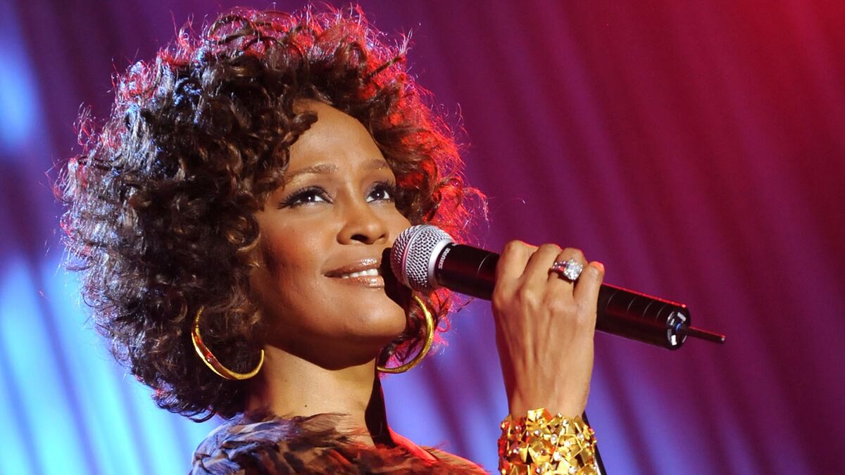 articles/2012/02/12/whitney-houston-s-no-1-hits-video/whitney-houston-dies-box2_dreovv