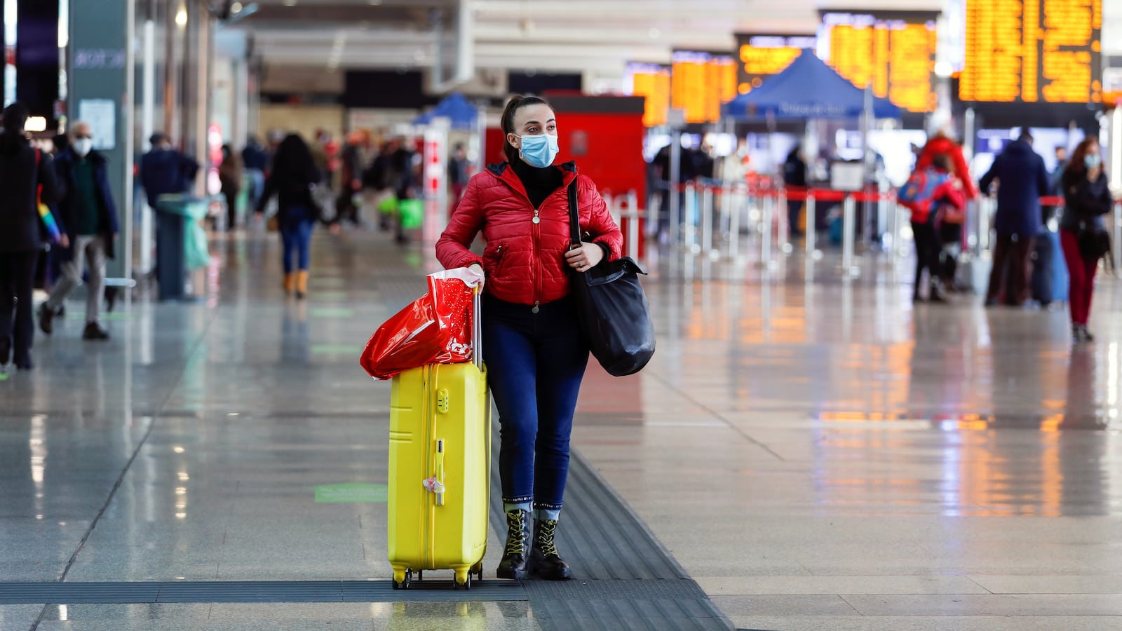 2020-12-23T093236Z_1354318177_RC2XSK9CF2CM_RTRMADP_3_HEALTH-CORONAVIRUS-ITALY_fv2ryn