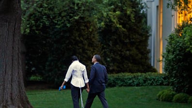 cheats/2009/05/03/the-obamas-date-night/barack-obama-michelle-date-night_fhchcd